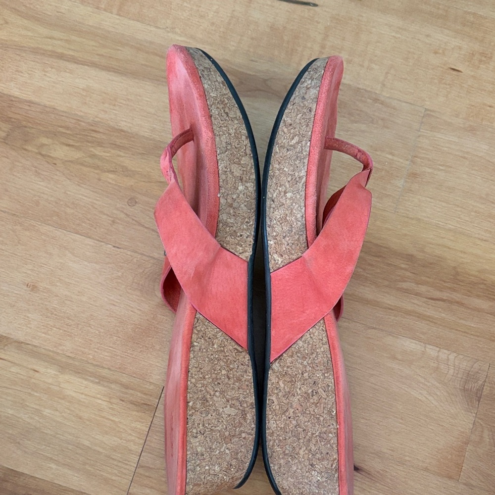 UGG Women's Coral Thong Sandals - Picture 4 of 4